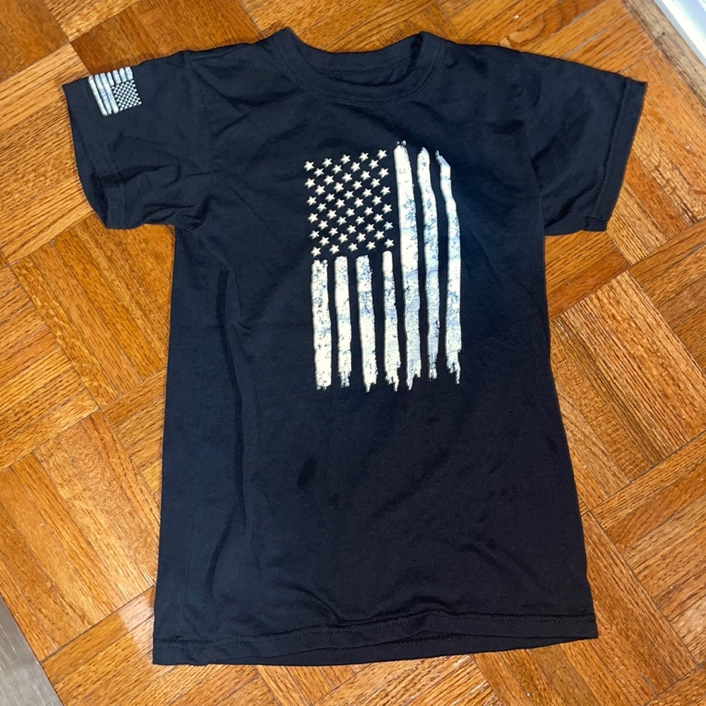 Black and white American flag tee shirt size Medium 10/12